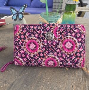 Vera Bradley Raspberry Medallion RFID Cotton Turnlock Wallet NWOT